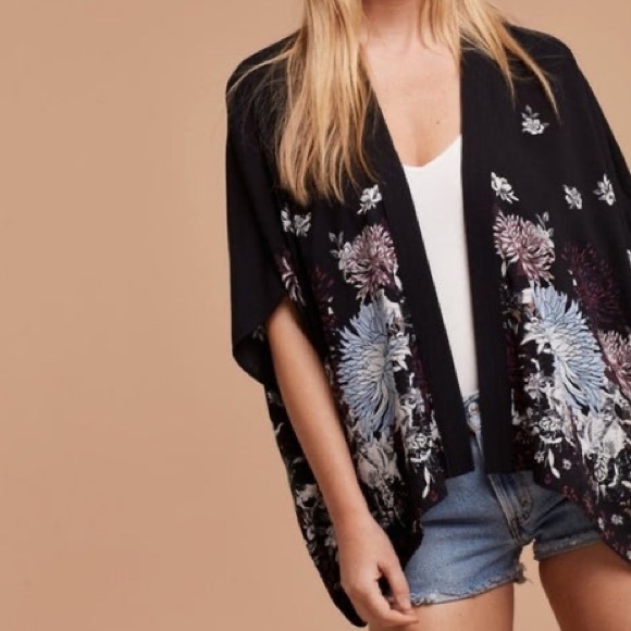 *SALE* aritzia white floral kimono - Picture 2 of 4